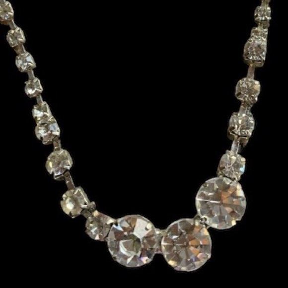 Dazzling Hollywood Style Clear Rhinestone Silver Tone Fashion Jewelry Necklace - Picture 2 of 6